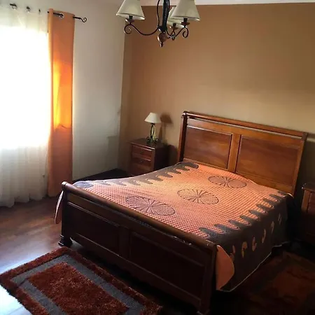 Moradia Com Vista Para O Castelo De Obidos. *